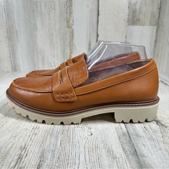 New Journee Collection Kenly Statement Loafer Flats In Tan Faux Leather #617 - Picture 1 of 14